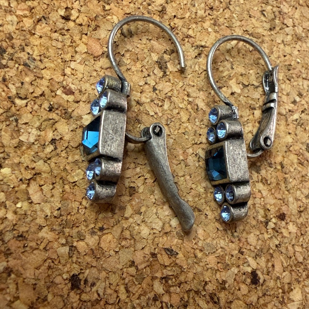 Elegant Silver and Blue Crystal Earrings - Picture 5 of 6